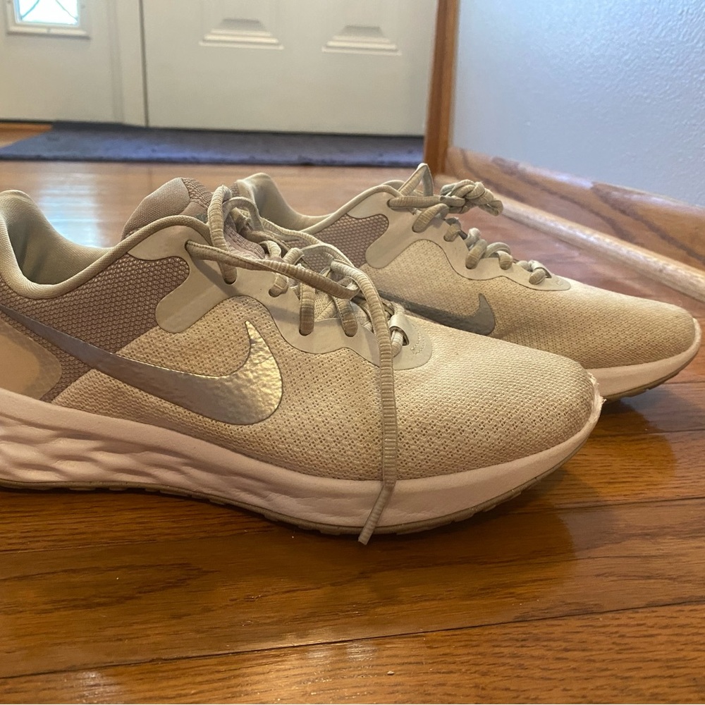 Women’s Nike size 8.